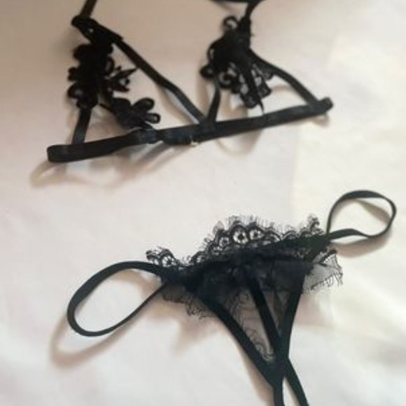 BLACK LACY LINGERIE SET WITH FLOWERS SHEER MESH SIZE SMALL - Picture 1 of 6